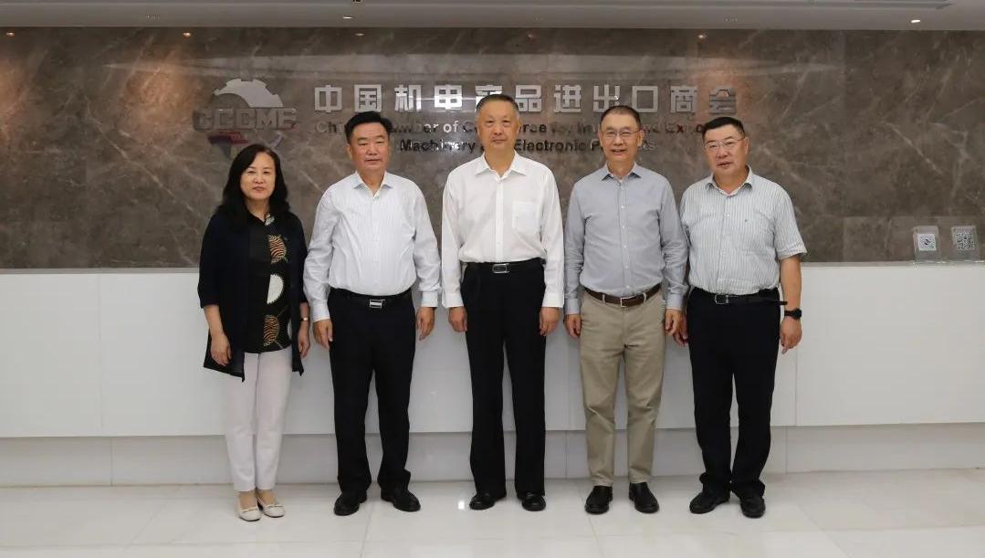 驻澳门特别行政区联络办公室原副主任姚坚、驻冈比亚原大使马建春赴商会交流