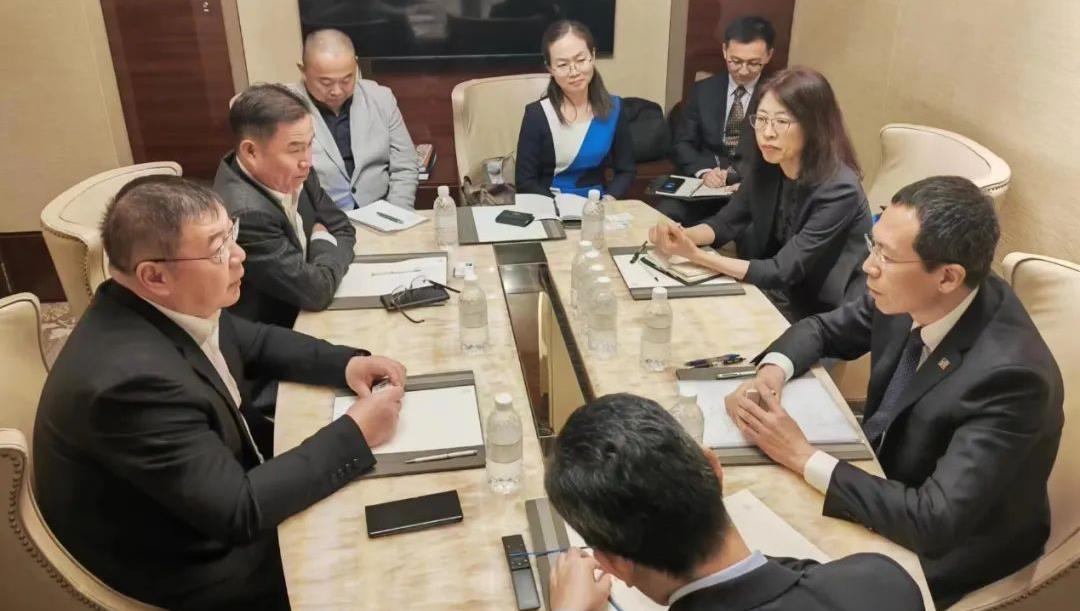 郑超常务副会长在新加坡会见到访的中信保副总经理张辉一行