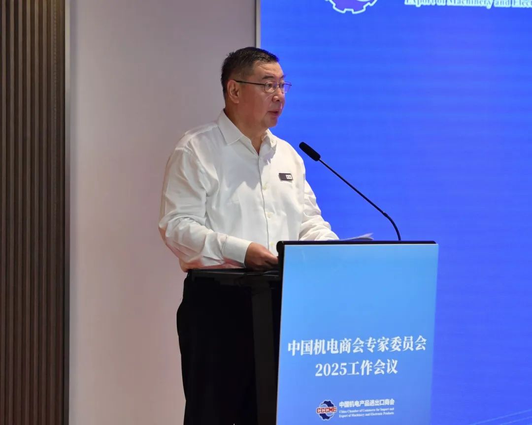 郑会长作报告.JPG